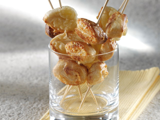 Lindemans Pecheresse with puff pastry bites in three flavours